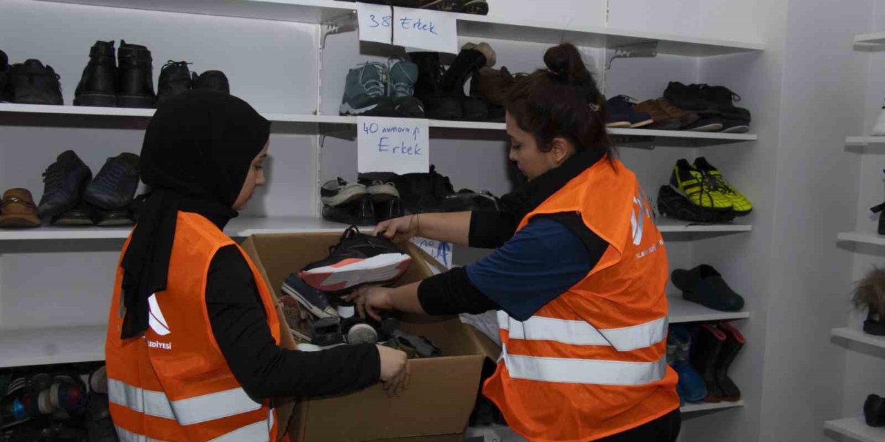 Mersin’de Gönüllüler Depremzedeler İçin Tek Yürek Oldu