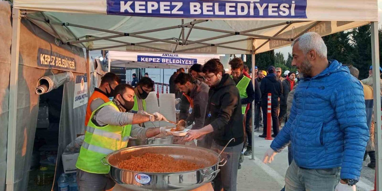 Kepez’in 8 Sahra Mutfağından Günde 30 Bin Kişiye Sıcak Yemek
