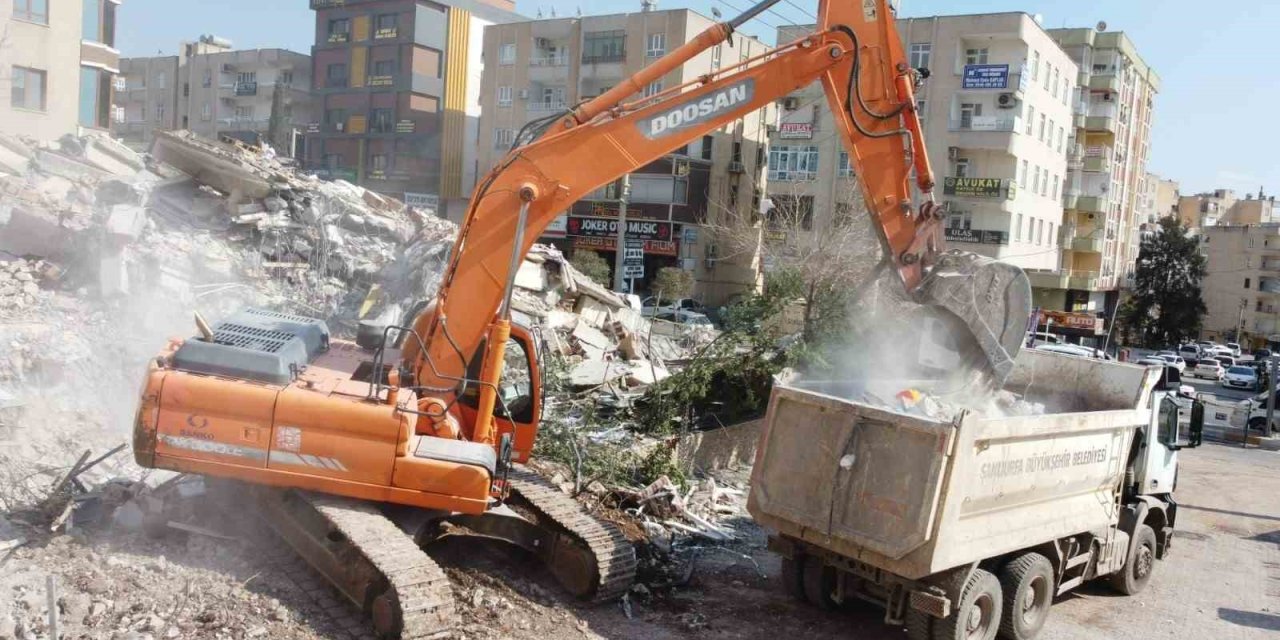 Şanlıurfa’da Enkaz Kaldırma Çalışmaları Sürüyor
