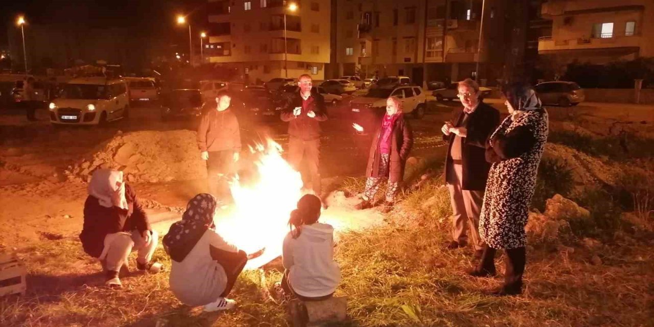 6.4 Büyüklüğündeki Depreme Evde Yakalanan Vatandaş O Anı Gözyaşları İle Anlattı