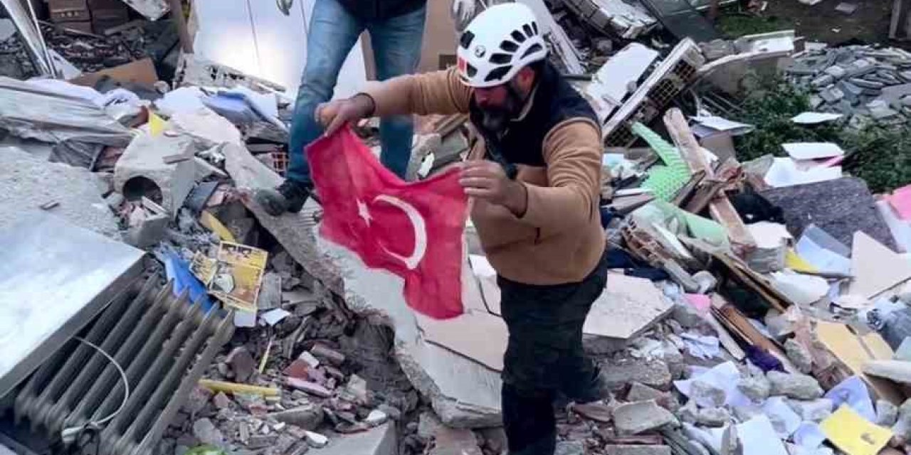 Enkazda Türk Bayrağı Hassasiyeti