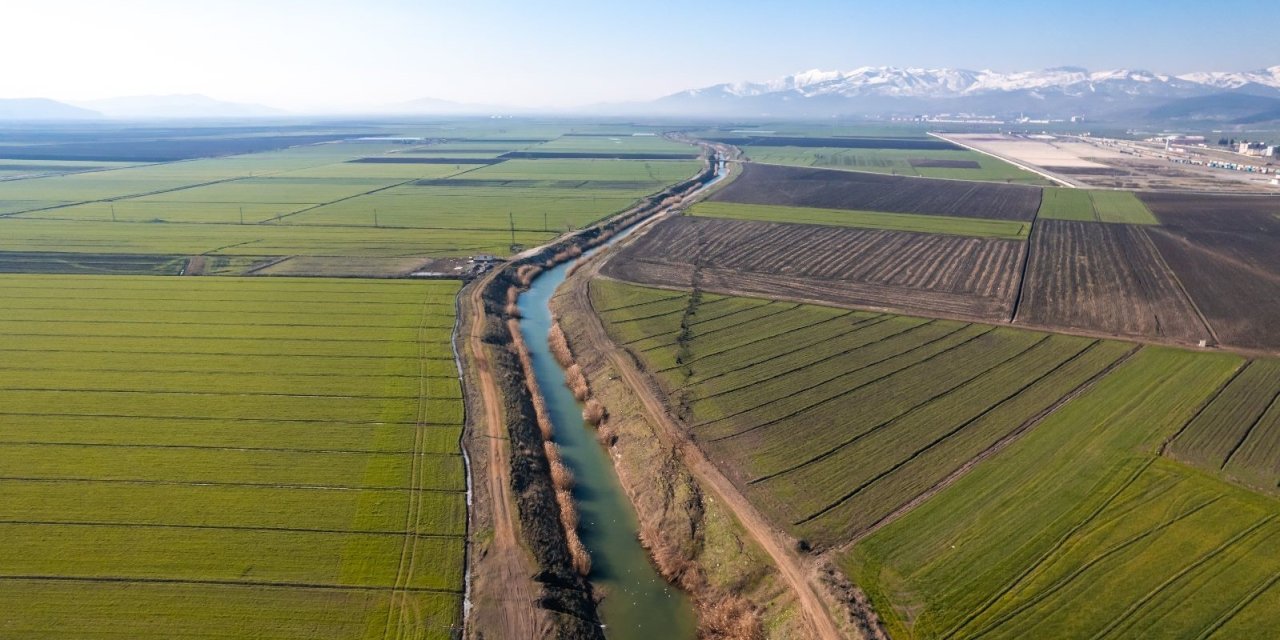 Kahramanmaraş’ta Tarlalar İkiye Bölünürken, Görüntülerde Depremin Şiddeti Gözler Önüne Serildi