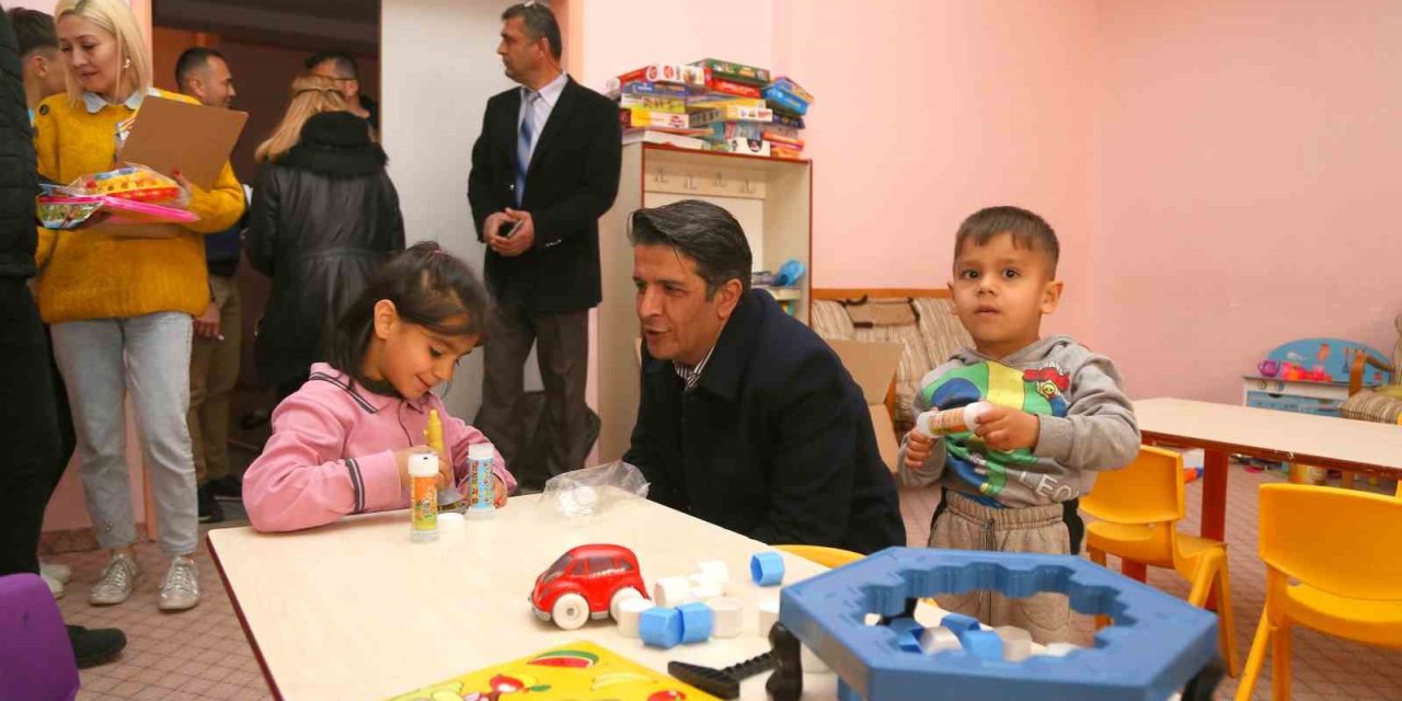 Başkan Genç Depremzedeleri Ziyaret Etti