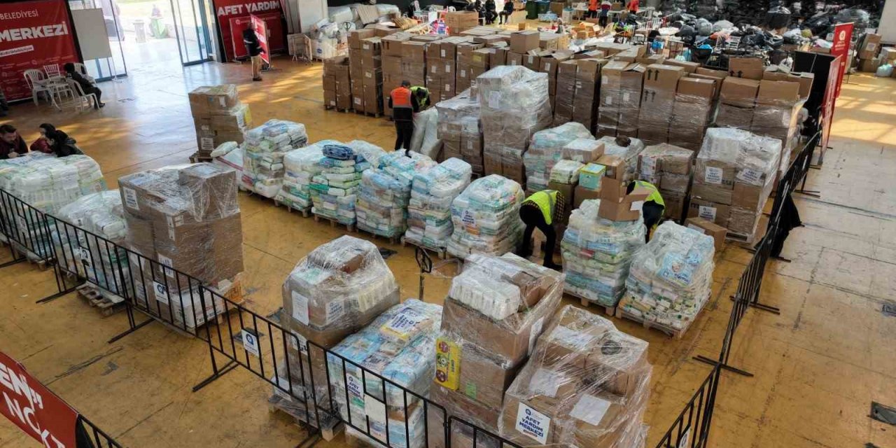 Cam Piramit Afet Yardım Merkezi Yaraları Sarmaya Devam Ediyor