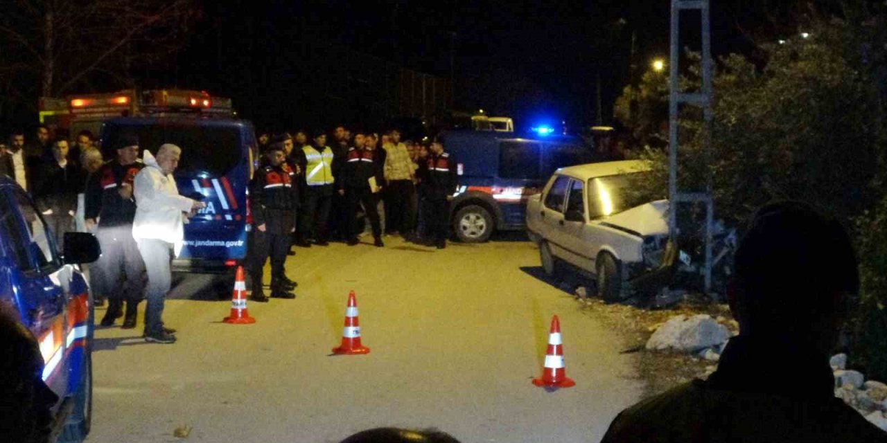Otomobil Elektrik Direğine Çarptı, Sürücü Hayatını Kaybetti