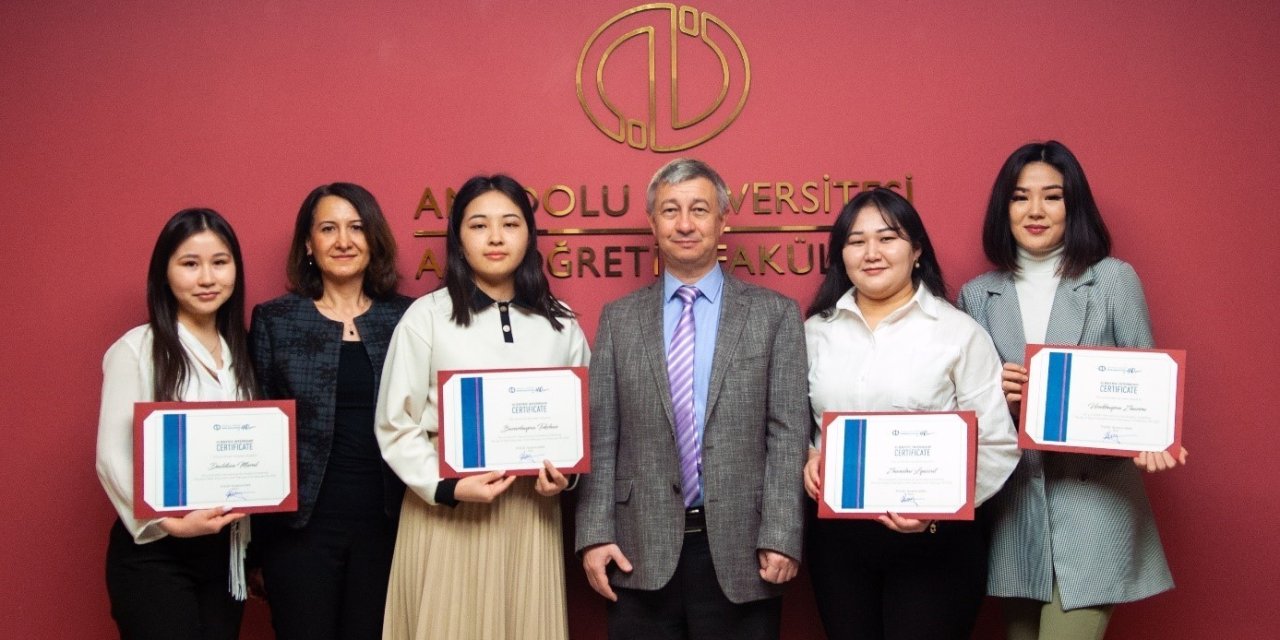 Kazak Öğrenciler Açıköğretim Fakültesi’nde Staj Programını Tamamladı