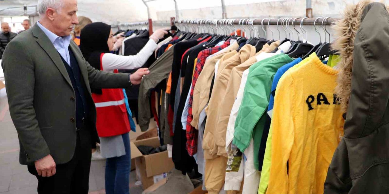 Akdeniz Belediyesi ’giysi Market’ Kurdu