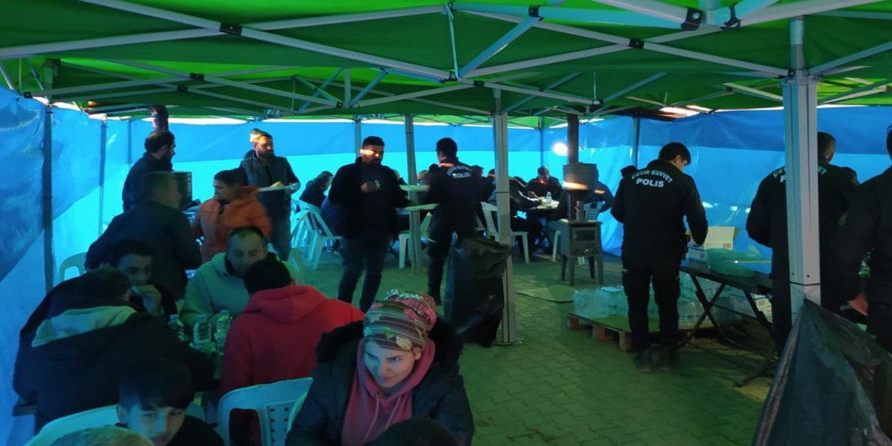 Tepebaşı’ndan İslahiye’de 5 Bin Kişilik Kahvaltı Ve Sıcak Yemek Servisi