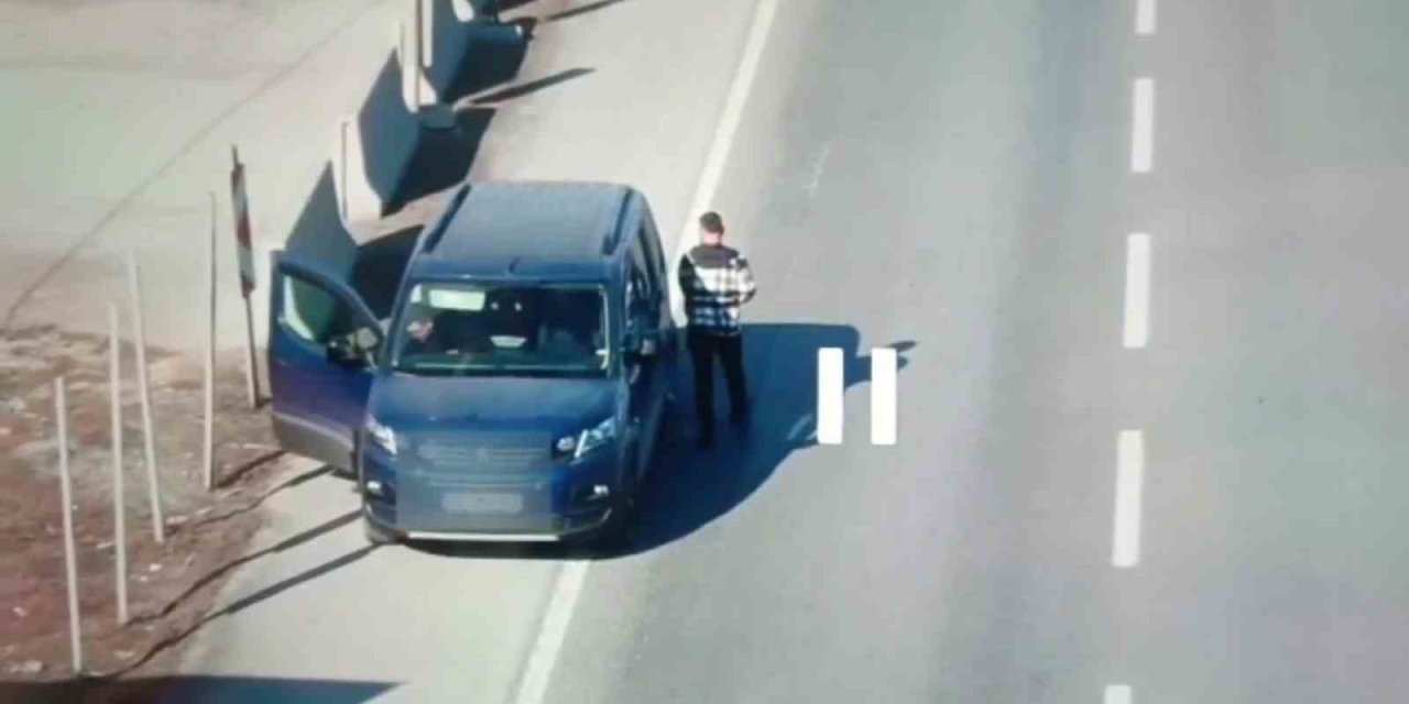 Ceza Yememek İçin Direksiyonda Yer Değiştirdiler, Ama Drondan Kaçamadılar