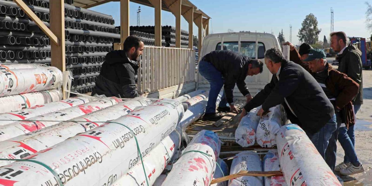 Alanya’da Çiftçilere 8 Bin 400 Metrekare Sera Naylonu Teslim Edildi