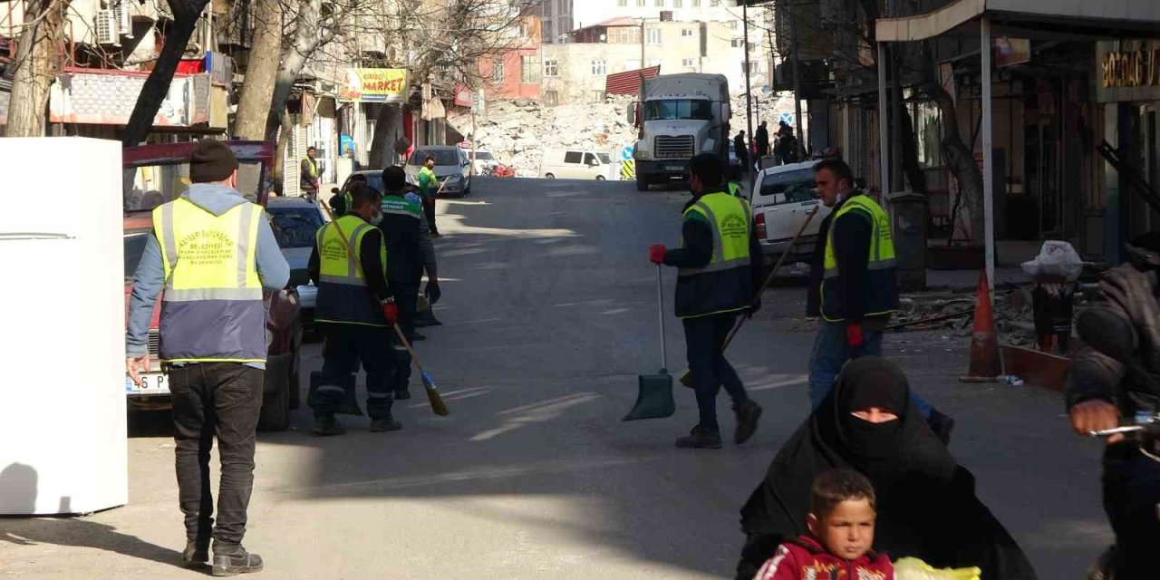 Kahramanmaraş’ta Enkazlardan Sonra Sokaklar Da Temizleniyor
