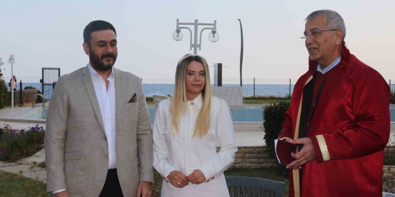 Depremzede Çift Mersin’de Dünya Evine Girdi