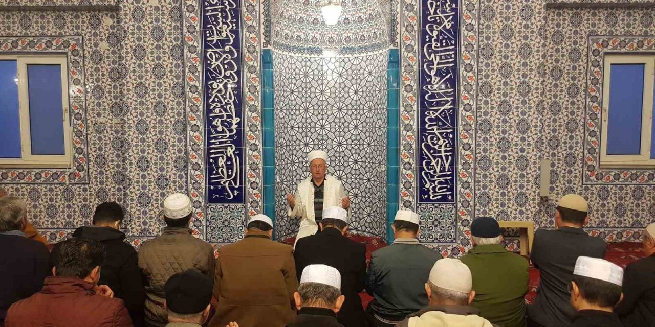 Gazipaşa’da Sabah Namazında Depremzedeler İçin Kur’an-ı Kerim Okundu