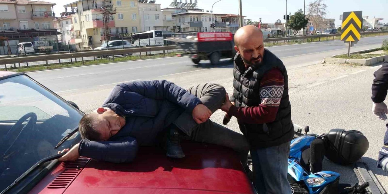 Kazada Otomobil Üzerine Düşen Yaralının Hali Görenleri Hayrete Düşürdü