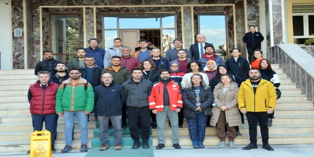 Doktor, Eczacı Ve Hemşirelerden Oluşan Ekip Eskişehir’den Hatay’a Gidiyor