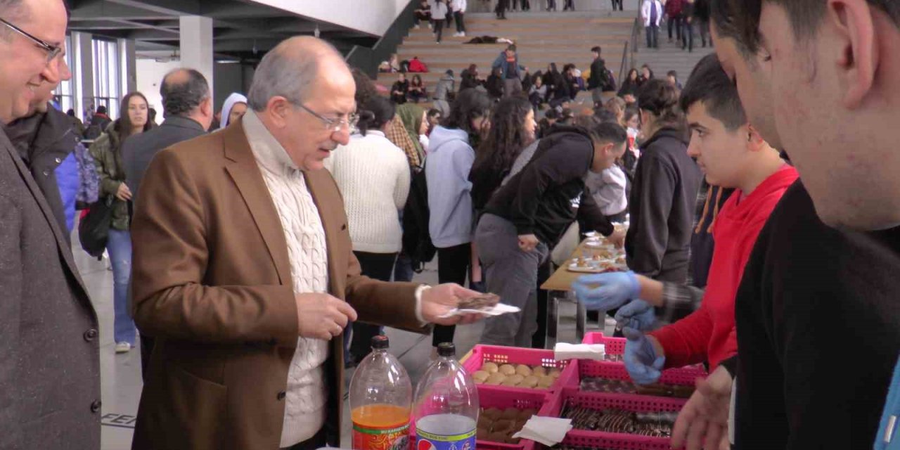 Öğrencilerden Depremzedeler İçin Hayır Panayırı