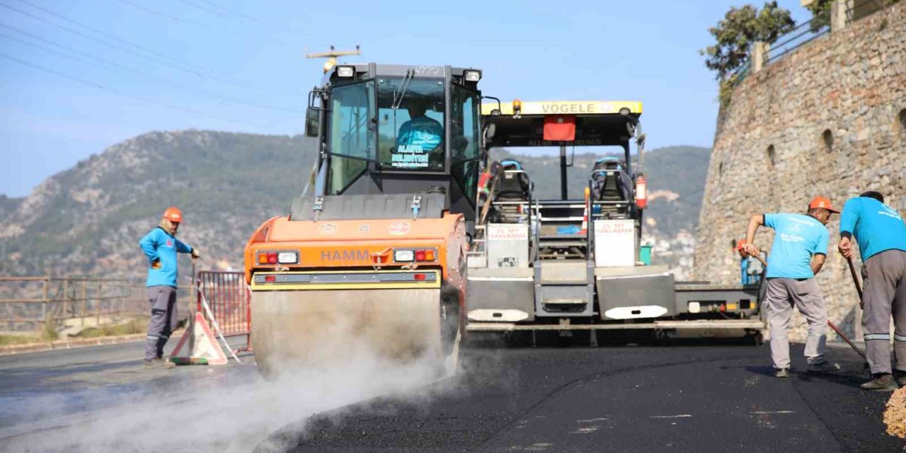 Alanya’da Asfalt Yenileme Çalışmaları Devam Ediyor