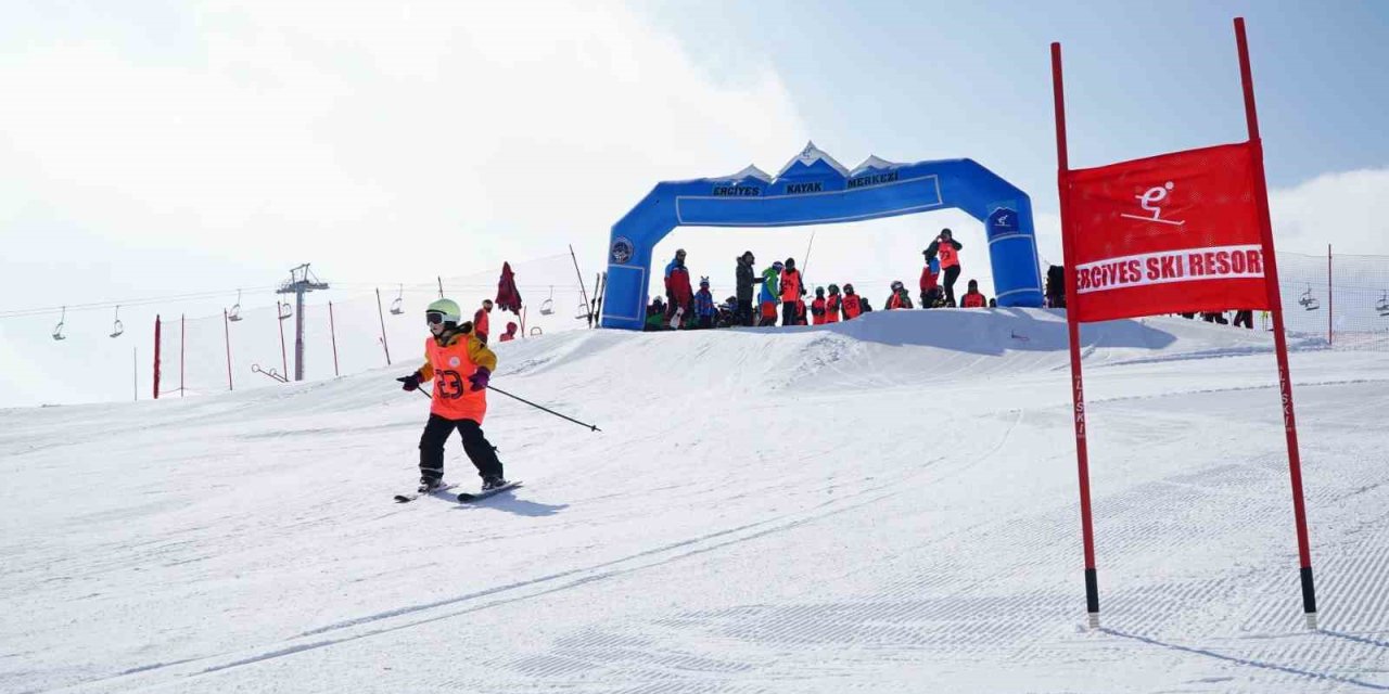Büyükelçilik Çalışanları Ve Diplomatlar Depremzedeler İçin Kaydı