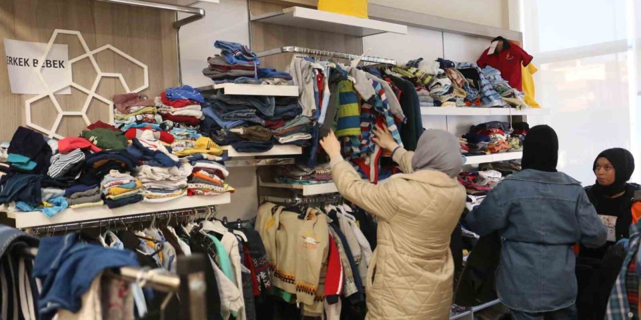 Kepez Belediyesi Deprem Bölgesine Yardıma Devam Ediyor