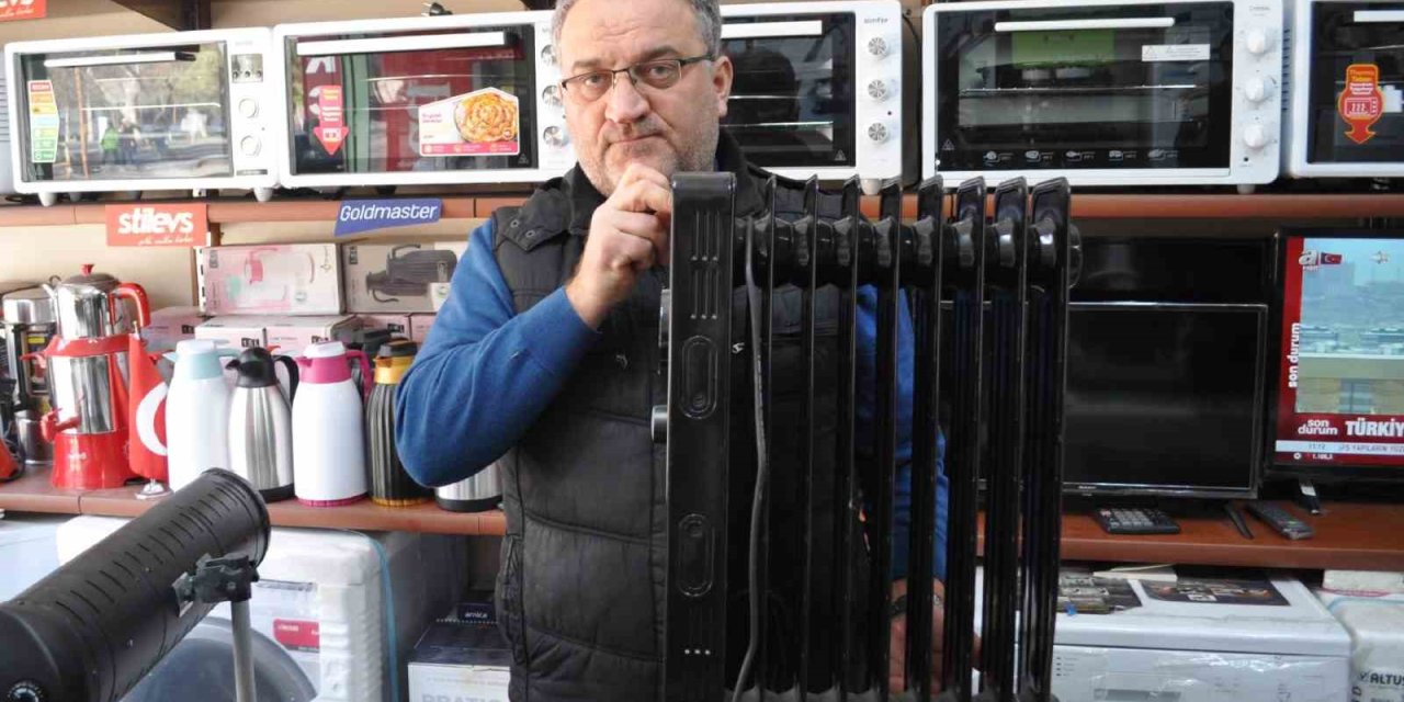 Deprem Bölgesine Gönderilen Elektrikli Isıtıcı Ve Battaniyelerin Stokları Tükeniyor