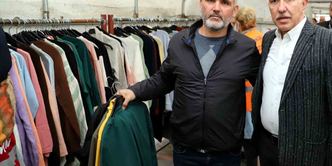 Akdeniz Belediyesi Depremzedeler İçin Giysi Market Açtı