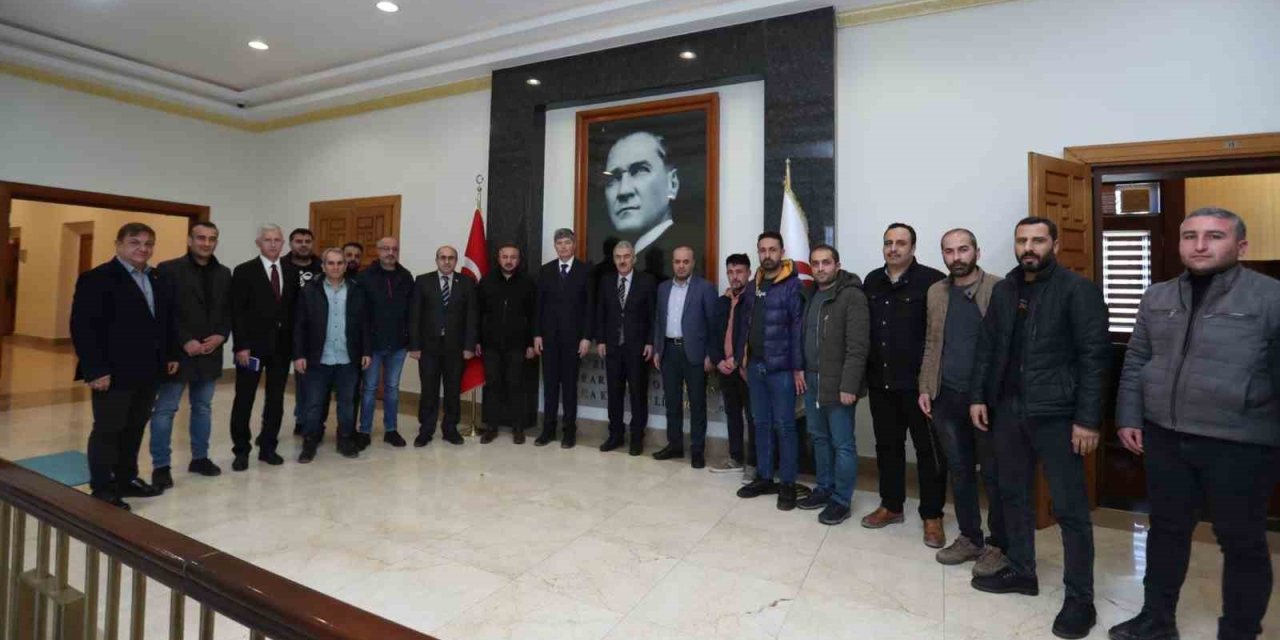 Depremin Yaralarını Sarmak İçin Çalışıyorlar