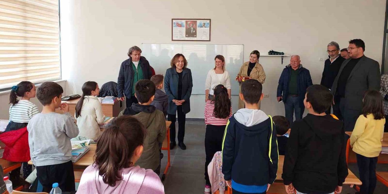 Yılmaz: "gençlik Kamplarımız Depremzedelerimize Hem Yuva Hem Okul Oldu"