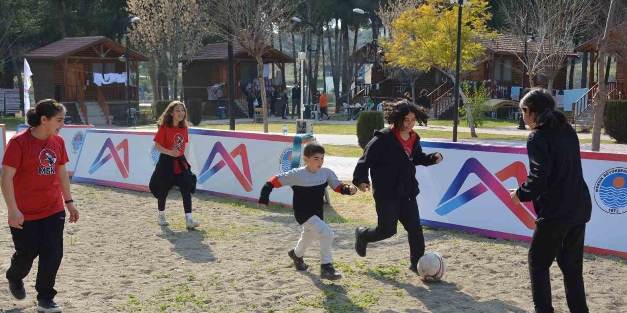 Kır Çiçekleri Depremzede Çocuklara Moral Oldu