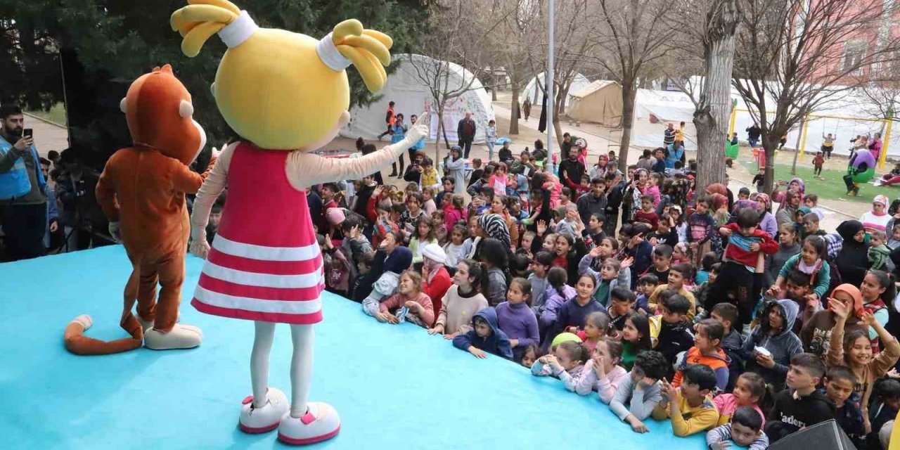 Konya Büyükşehir, Depremzede Çocukların Yüzünü Güldürüyor