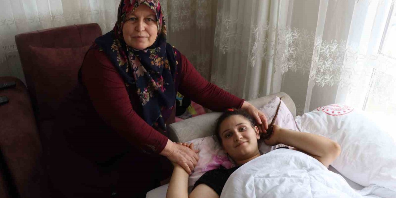 Yaralı Depremzedeye Ve Bebeğine Evini Açtı, Anne Şefkatiyle Bakıyor