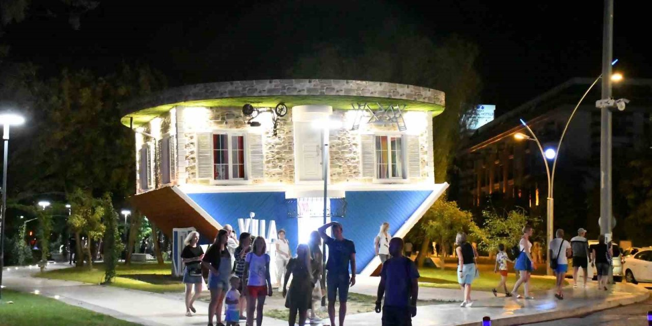 Ziyaretçilerinin Adeta Başını Döndüren Ters Evi 29 Bin 694 Kişi Ziyaret Etti