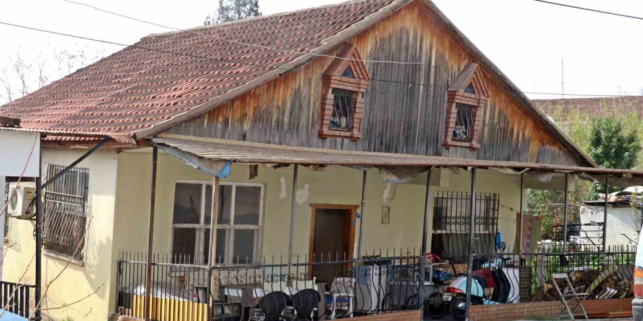 Antalya’da Eğik Evlerde Diken Üstünde Yaşam