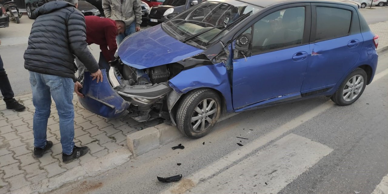 Depremzedeler Dönüş Yolunda Kaza Yaptı: 2 Yaralı