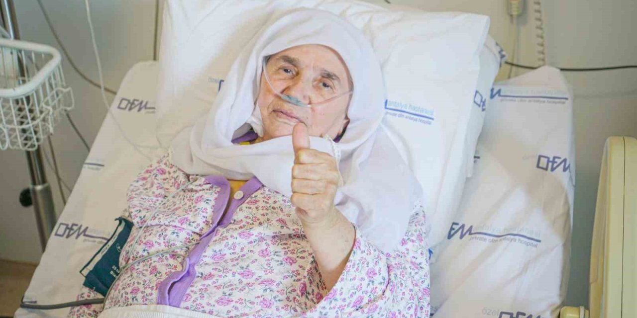 Depremzedenin 4 Damarı Değişti, Hüznü Ve Sevinci Bir Arada Yaşadı