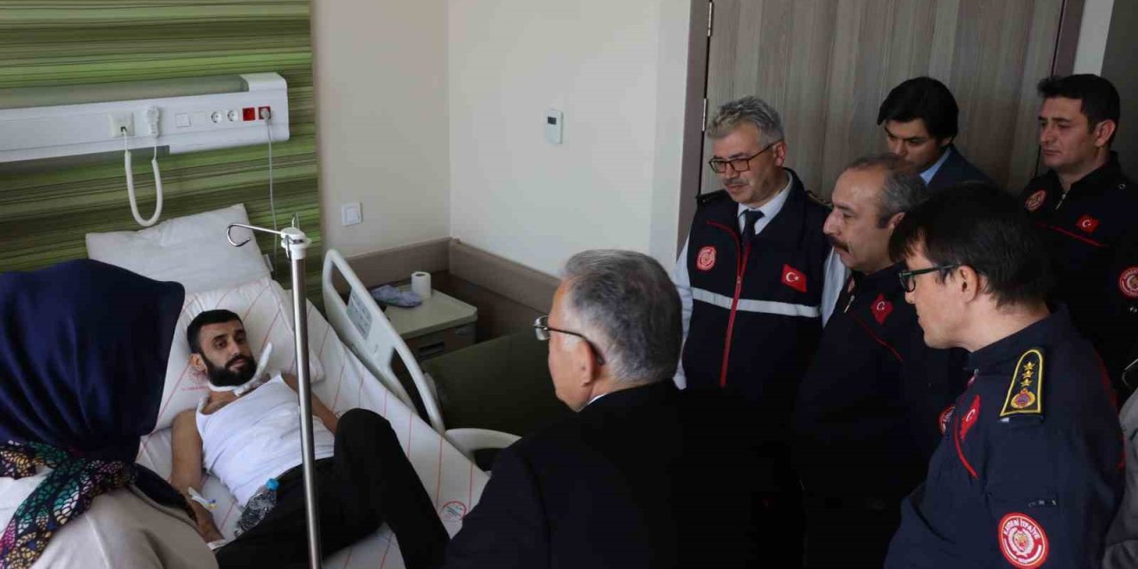 Hem Enkaz Altında Hem De Hastanede Yalnız Bırakmadılar