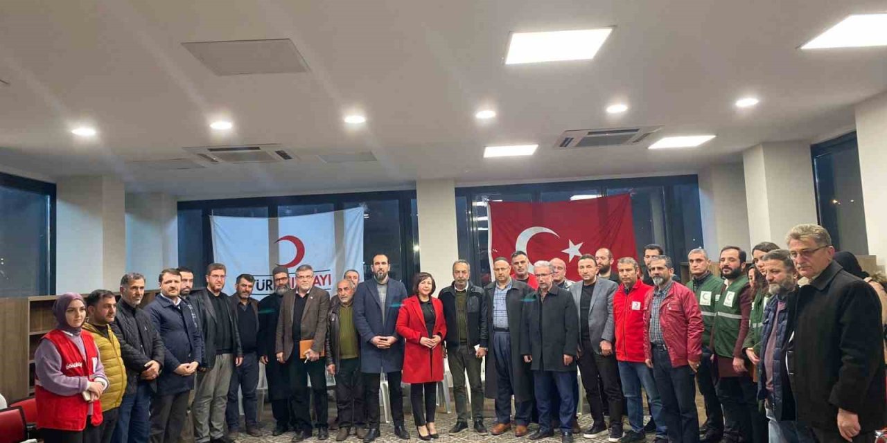 6 Şubat Mersin Stk’lar Birliği Depremzedelerin Yanında