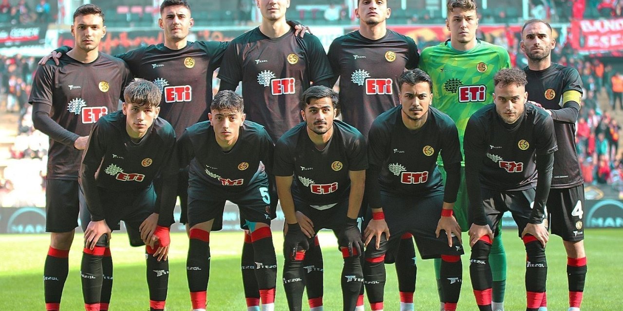 Eskişehirspor Deplasmanda 10 Evinde 5 Puan Topladı