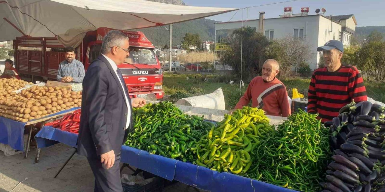 Başkan Topaloğlu Pazar Esnafını Ziyaret Etti