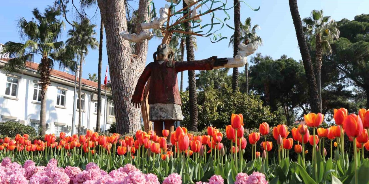 Alanya Lale, Sümbül Ve Nergislerle Renklendi