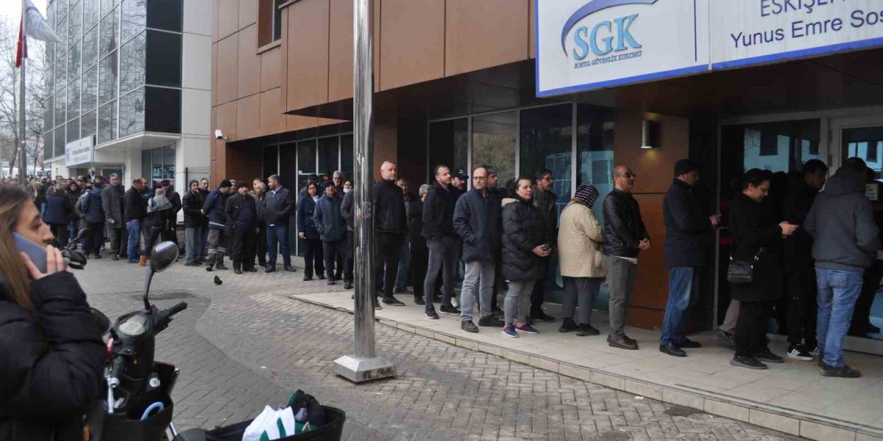 Sgk’nın Önünde Eyt Kuyruğu