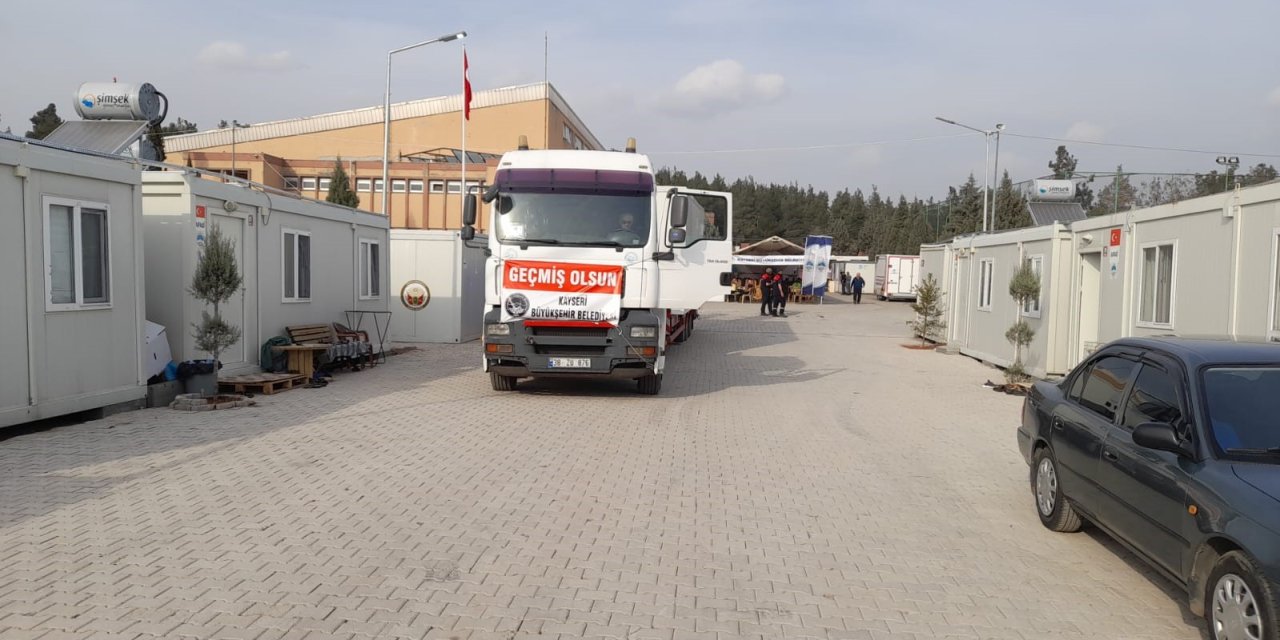 Büyükşehir’den Deprem Bölgesine 2 Konteyner Mutfak Ve 1 Konteyner Yatakhane Daha