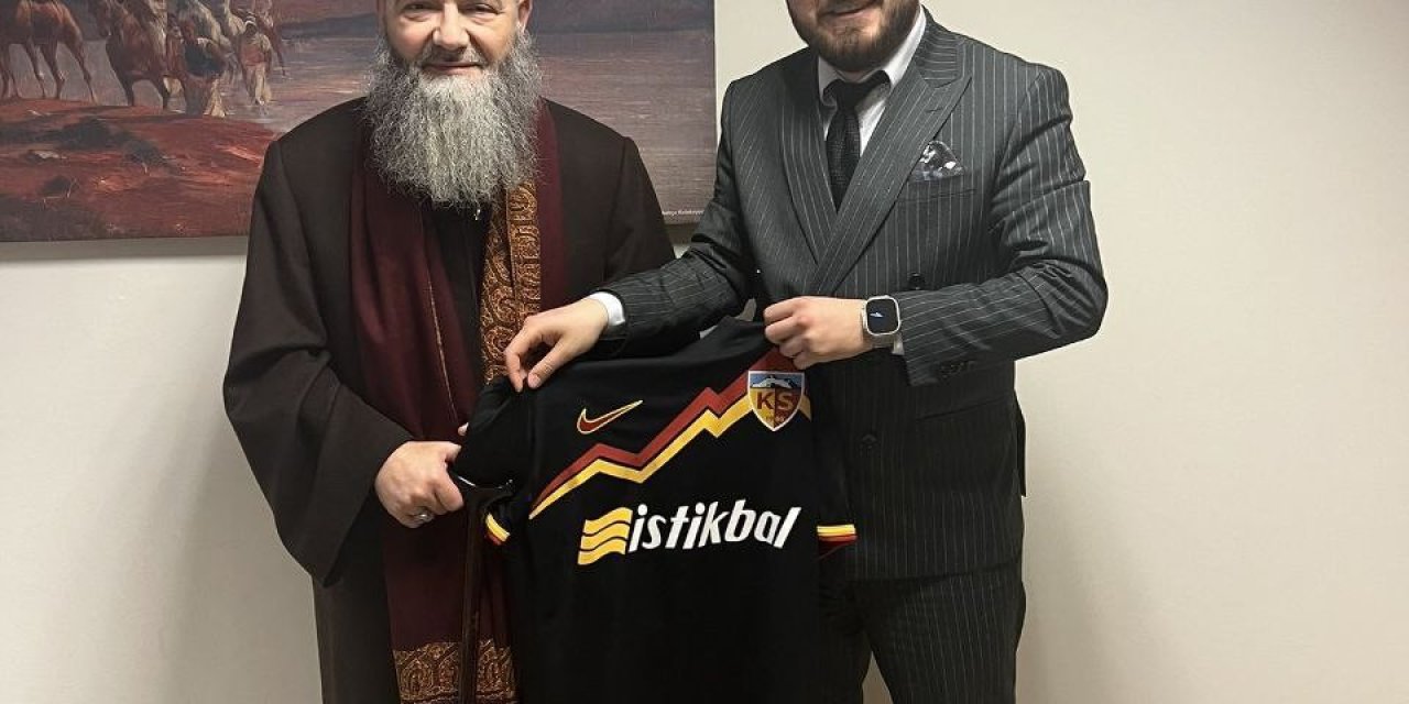 Cübbeli Ahmet Hoca’ya Kayserispor Forması Hediye Edildi