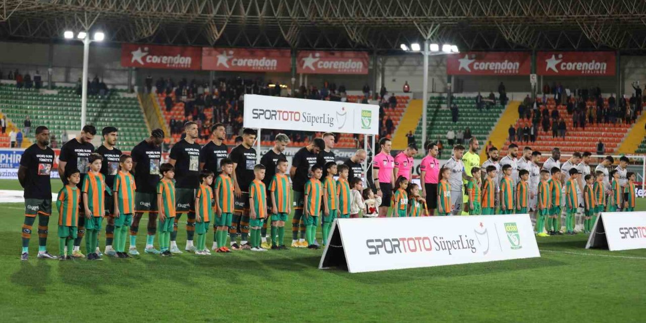 Spor Toto Süper Lig: Corendon Alanyaspor: 0 - Medipol Başakşehir: 0 (ilk Yarı)