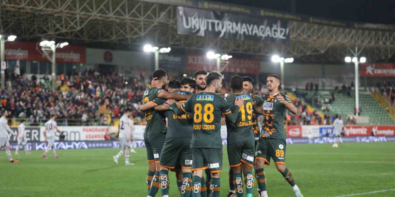 Spor Toto Süper Lig: Corendon Alanyaspor: 1 - Medipol Başakşehir: 0 (maç Sonucu)
