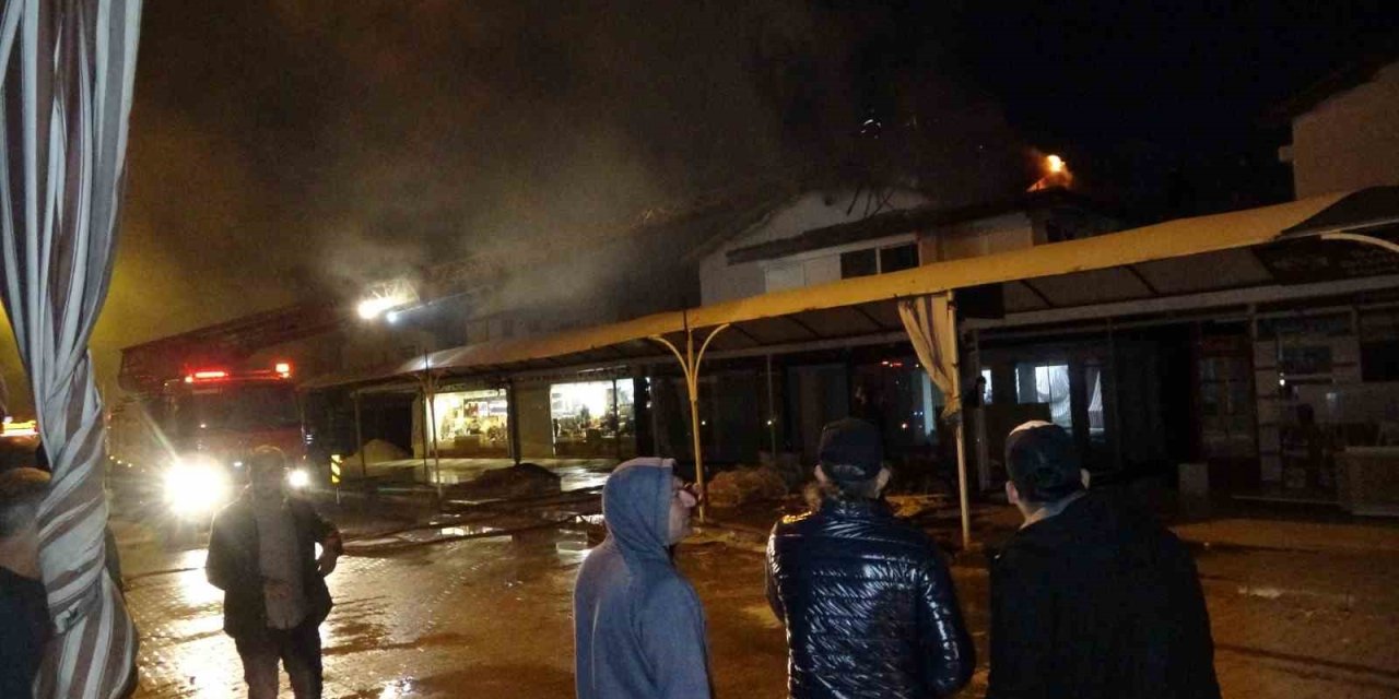 Turizm Bölgesinde Korkutan İşyeri Yangını