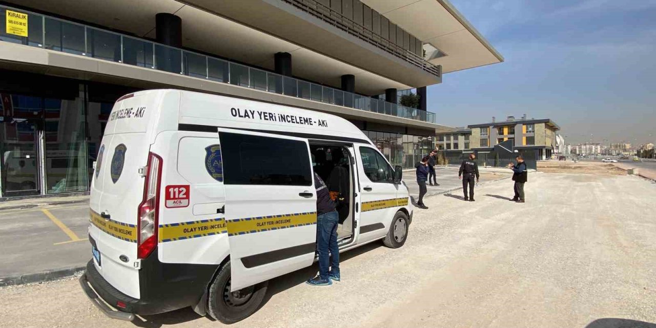 Konya’da Üzerine Duvar Devrilen İşçi Yaralandı