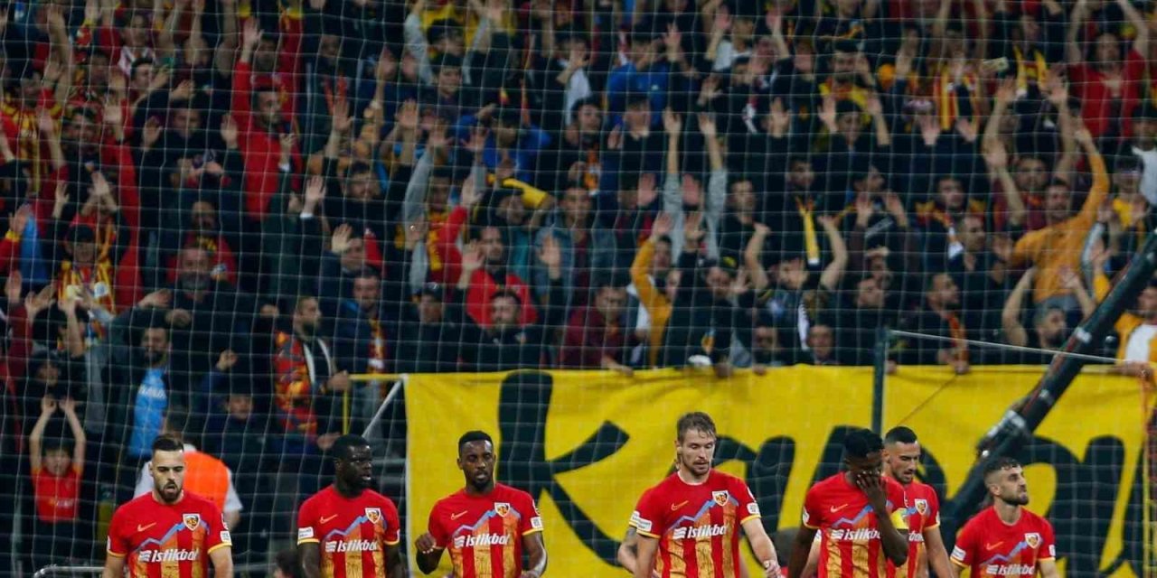 Kayserispor Taraftarından Çamlı’ya Destek, Ali Koç’a Sitem