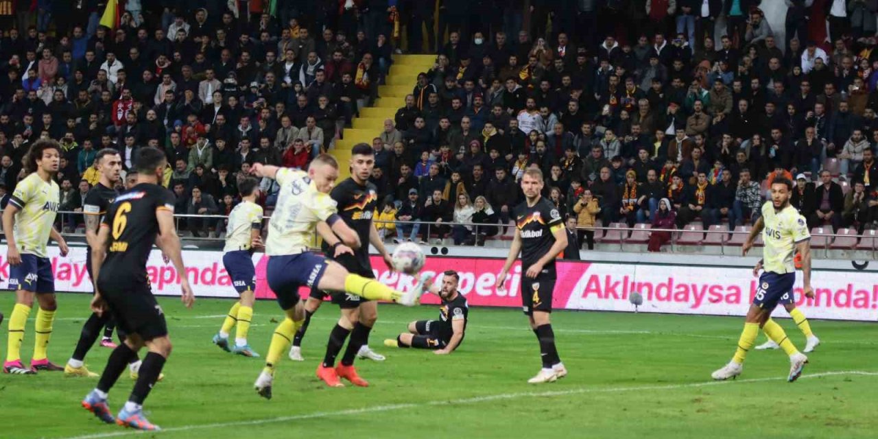 Spor Toto Süper Lig: Kayserispor: 0 - Fenerbahçe: 1 (ilk Yarı)