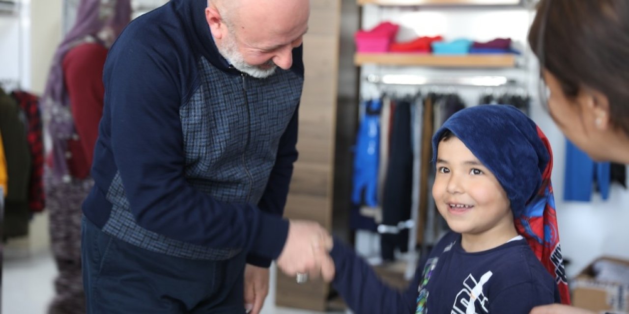 Kocasinan, Sosyal Market İle Depremzedelerin Kıyafet Taleplerini Karşılıyor