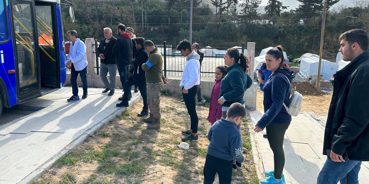 Mobil Diş Kliniği Depremzedelere Hizmet Vermeye Başladı